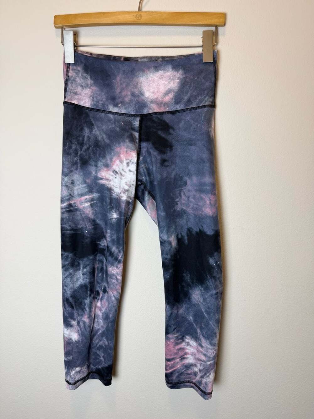 Old Navy Active Elevate Legging Size S Tie Dye